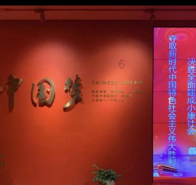 香港影视作品中为警察提供特殊情报的卧底叫什么？游戏画面